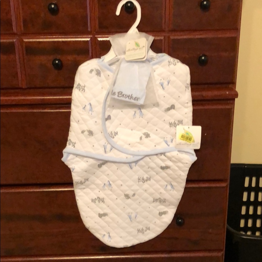 Swaddle blanket & hat